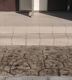 玄関まわりのコンクリートとスタンプ仕上げ